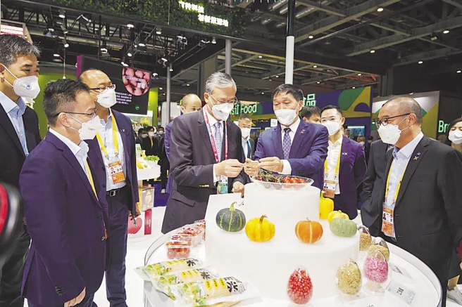 Li Fanrong Attends the Opening Ceremony of the 5th CIIE and Visits the Booths of Overseas Enterprises