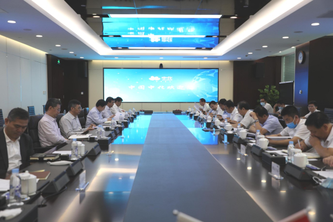李慶會見赤峰市委書記萬超岐