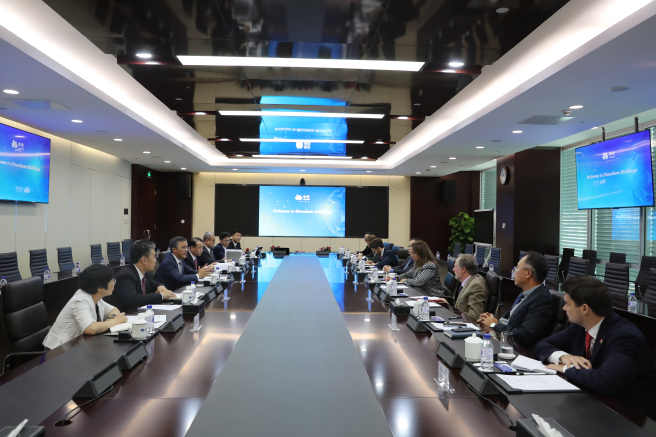 焦健會見索爾維首席執行官凱依嵐和比利時駐華大使安博寧