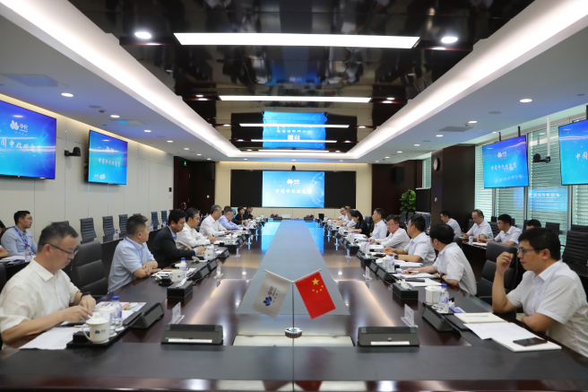 李凡榮會見東方電氣集團董事長俞培根